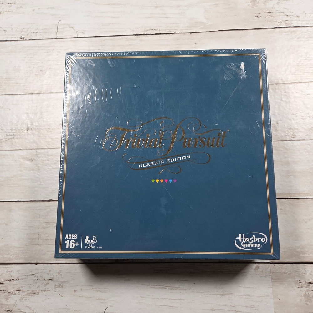 Hasbro Trivial Pursuit Classic Edition Board Game C1940
